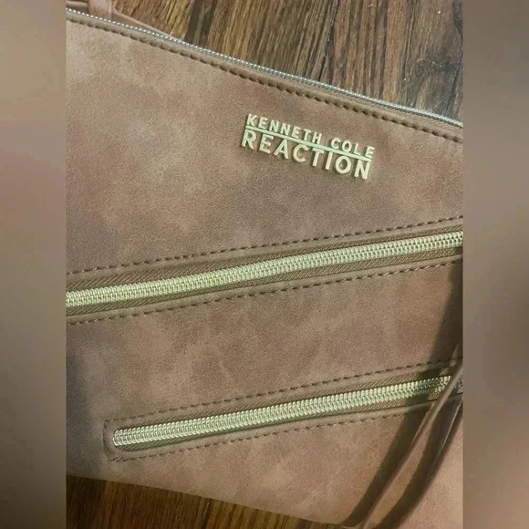 Kenneth Cole cross body purse - Picture 2 of 3